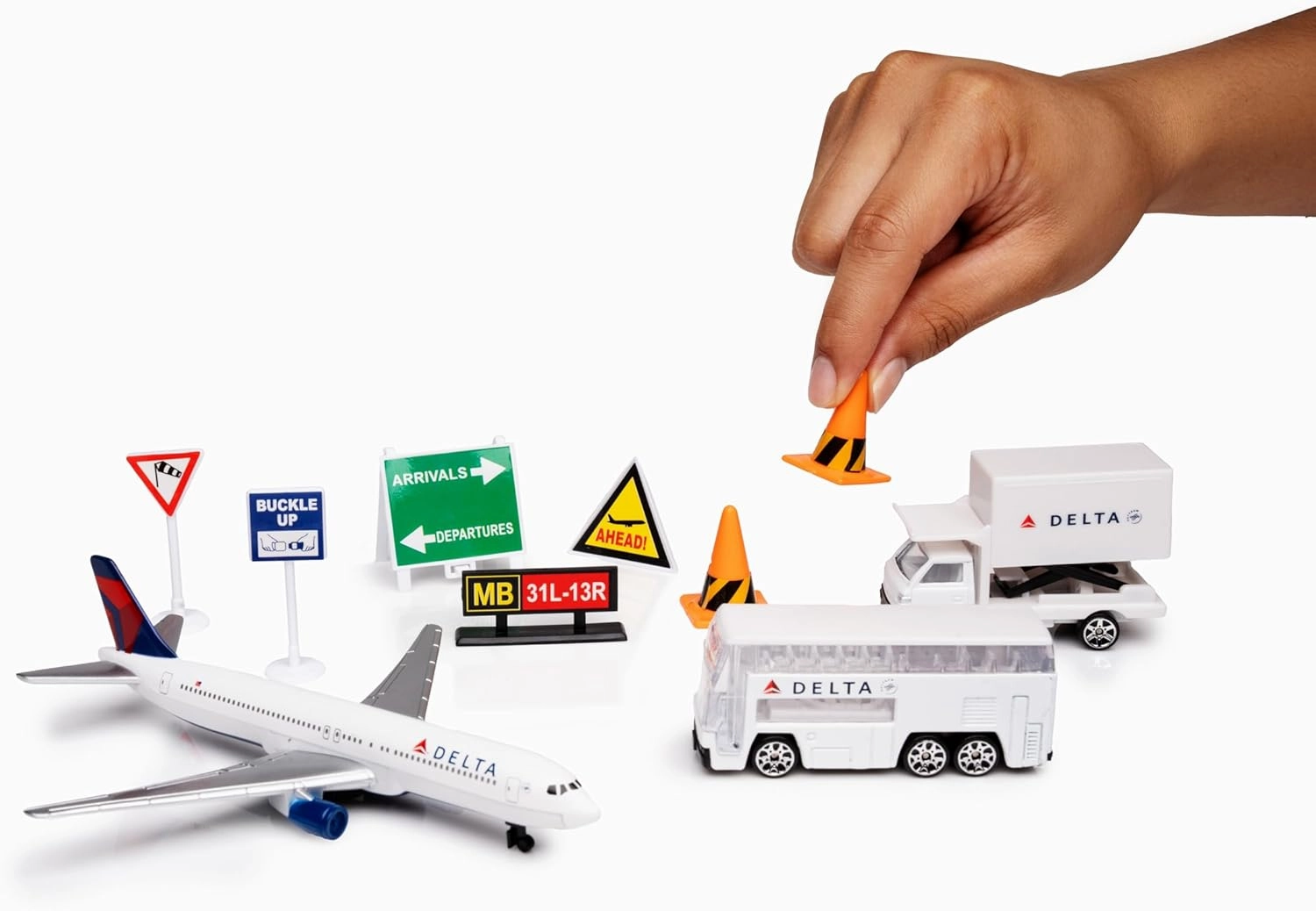 Daron Delta Airlines 12 Piece Playset (Color of the content may Vary)