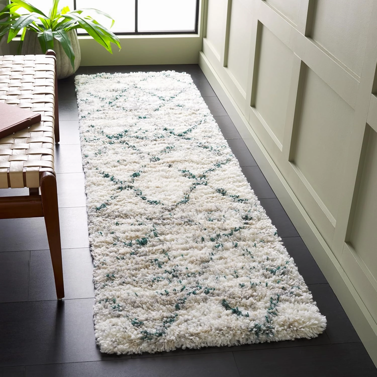 SAFAVIEH Fontana Shag 800 Collection Runner Rug - 8' Runner, Green & Ivory, Shag & Flokati Design, Ideal for High Traffic Areas in Hallway, Bathroom & Kitchen (FNT886Y-28)