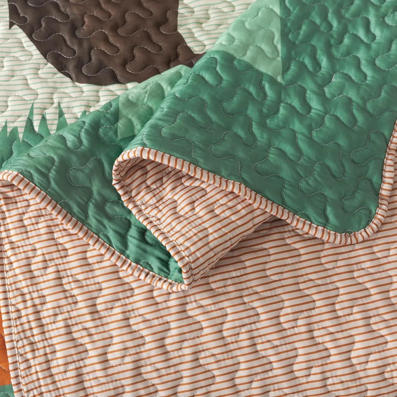 Soul & Lane Rustic Cabin Bear Quilt Set - Twin Size with 1 Sham, Wilderness Lodge Bedding with Country Nature Theme, Forest Quilted Bedspread with Outdoor Motif for Ski Lodge and Lake House