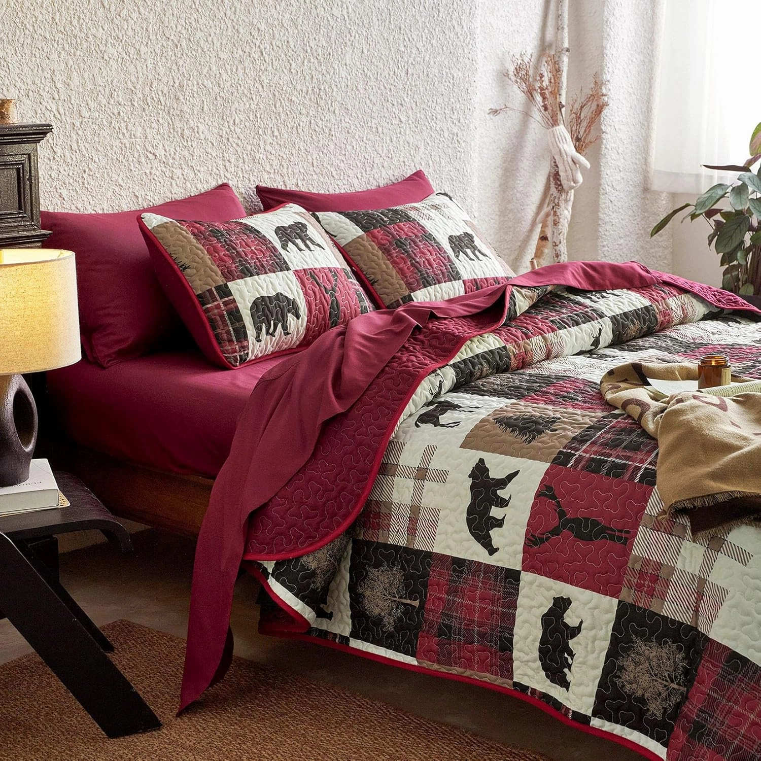 Wake In Cloud - Rustic Quilt Set, Cabin Lodge Christmas Bear Moose Deer Wildlife Western Patchwork Country, Reversible Lightweight Bedspread Coverlet, 3 Pieces, Burgundy Black, Twin/Twin XL Size