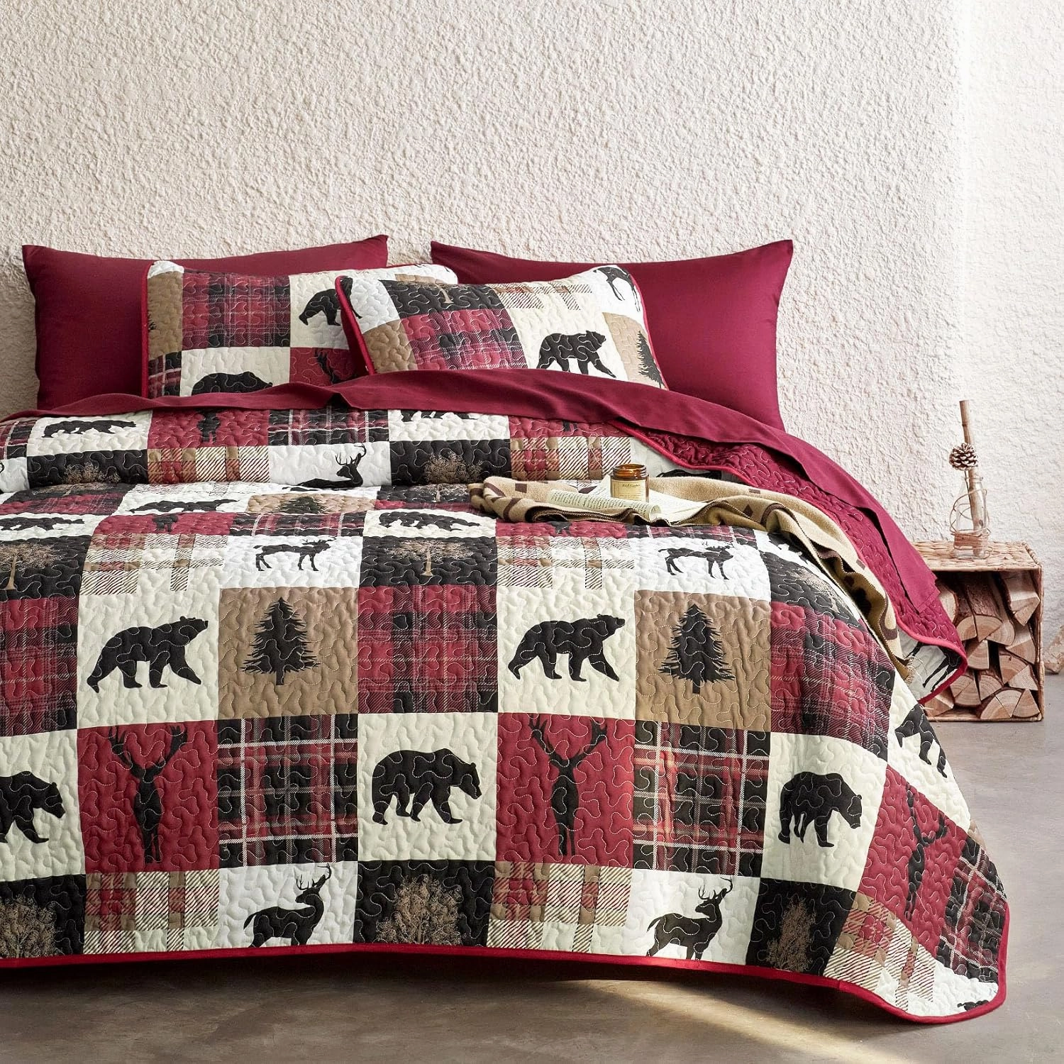 Wake In Cloud - Rustic Quilt Set, Cabin Lodge Christmas Bear Moose Deer Wildlife Western Patchwork Country, Reversible Lightweight Bedspread Coverlet, 3 Pieces, Burgundy Black, Twin/Twin XL Size