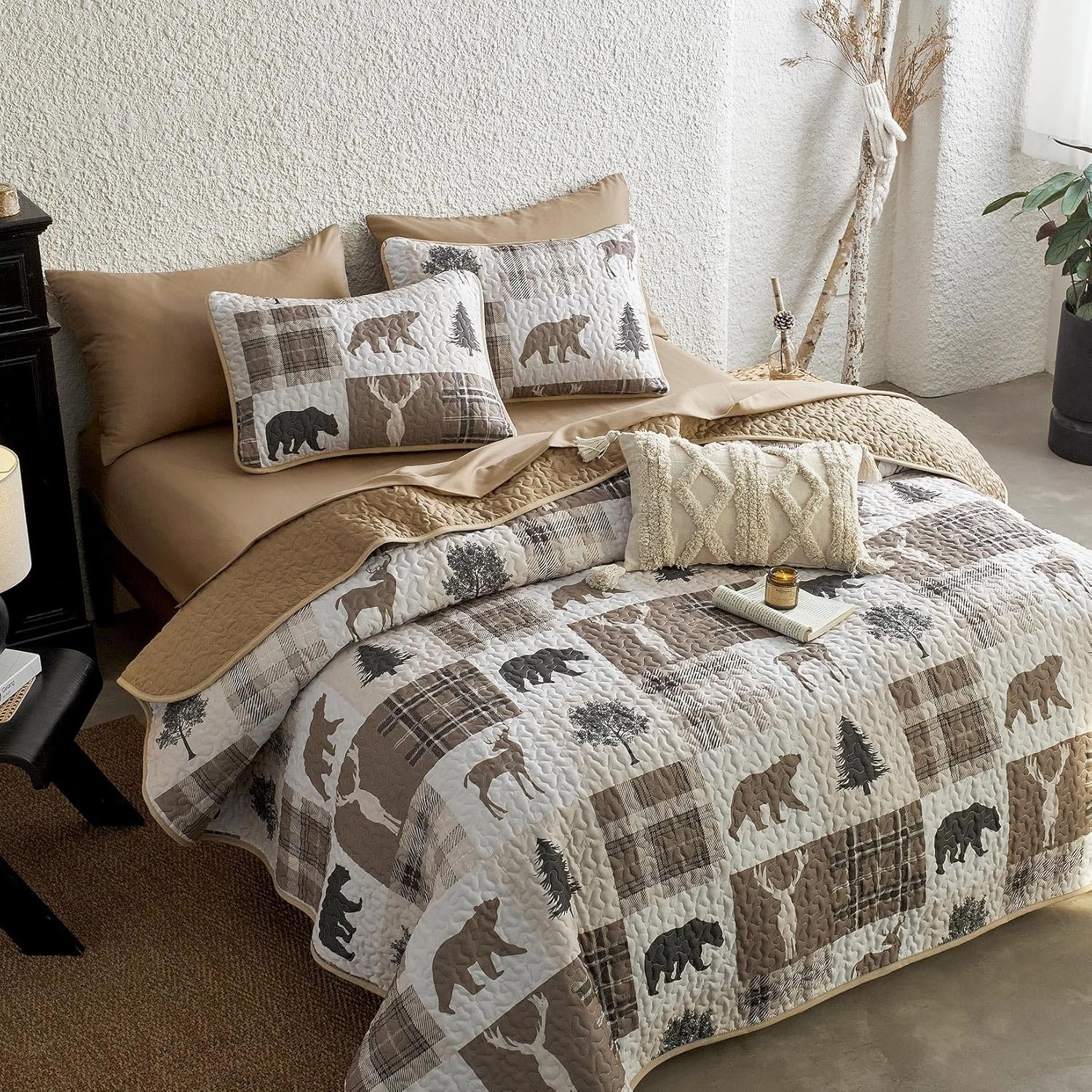 Wake In Cloud - Rustic Quilt Set, Cabin Lodge Christmas Bear Moose Deer Wildlife Western Patchwork Country, Reversible Lightweight Bedspread Coverlet, 3 Pieces, Tan Brown, King Size