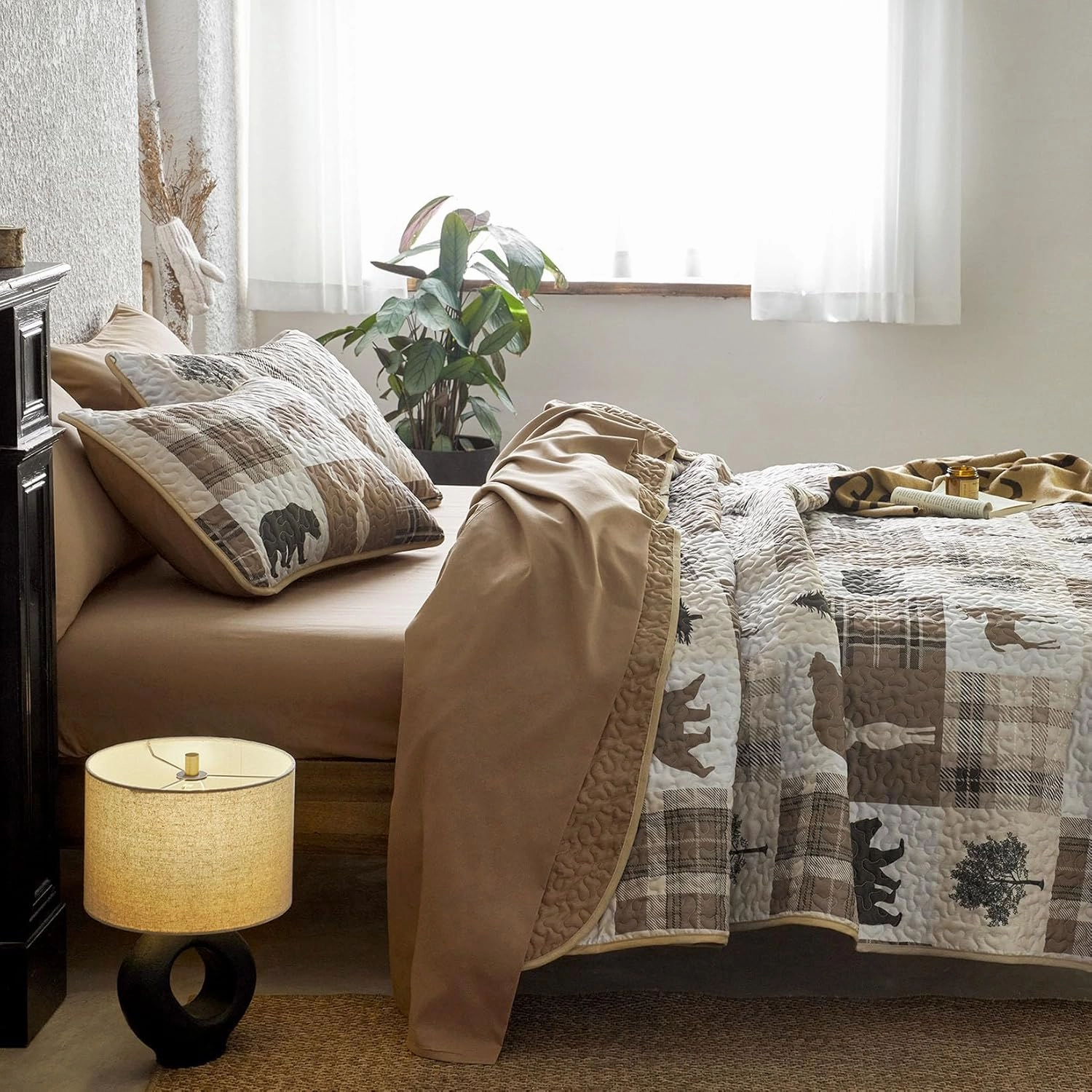 Wake In Cloud - Rustic Quilt Set, Cabin Lodge Christmas Bear Moose Deer Wildlife Western Patchwork Country, Reversible Lightweight Bedspread Coverlet, 3 Pieces, Tan Brown, King Size
